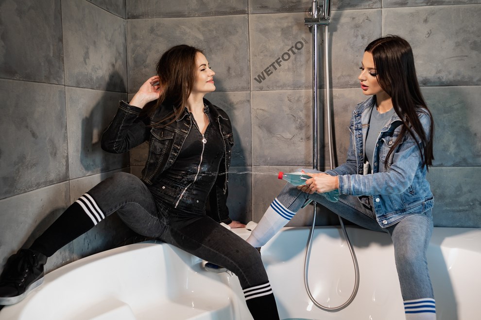 girls wet clothes wetfoto